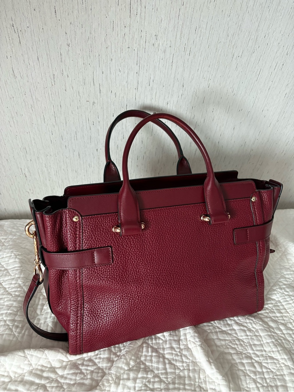 Coach swagger crossbody red gold large leather purse please read broken handle - Picture 5 of 11